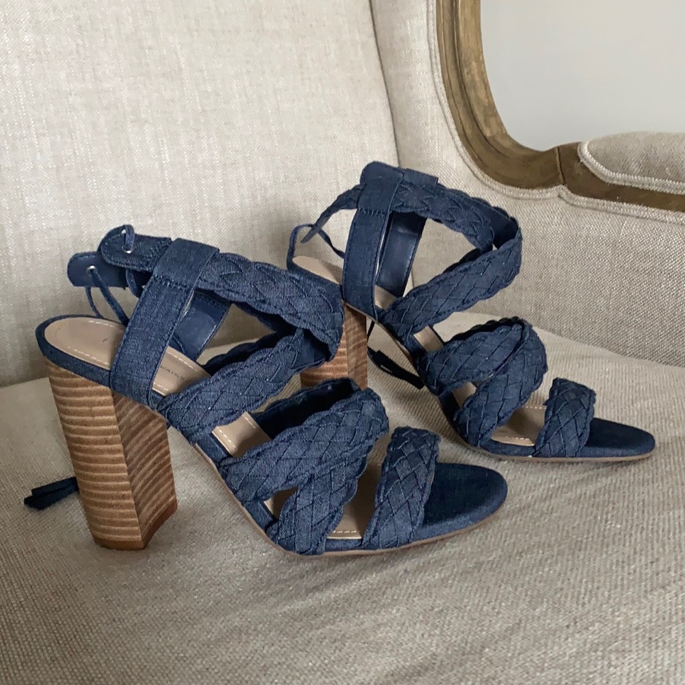 BCBGeneration Chambray Ledina Pumps Braided 4” Blue Chunky Heel Round Open Toe